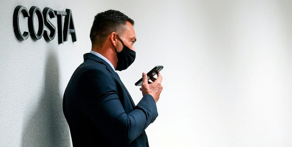 Styvenson Valentim é senador pelo estado do Rio Grande Norte e conversa na entrada da CPI da Covid/ Marcos Oliveira/Agência Senado