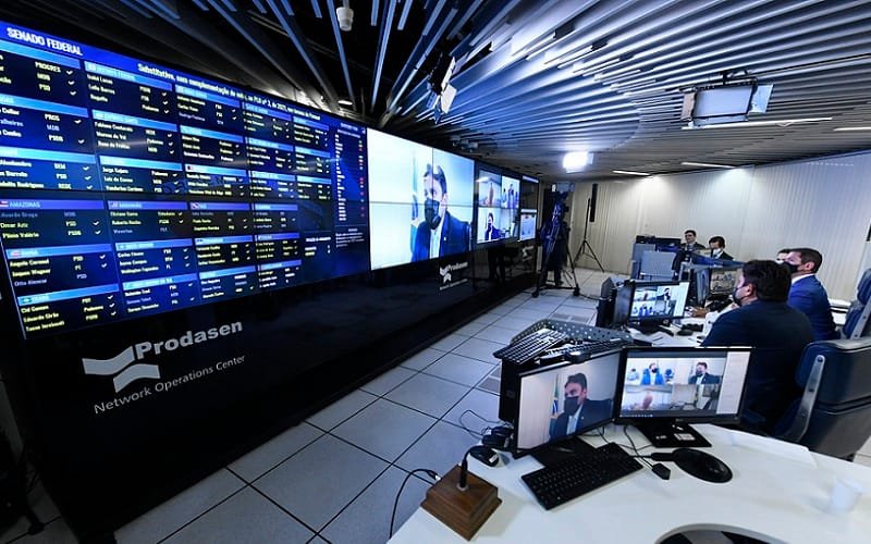 Senado adia PEC sobre exigências em cargos comissionados