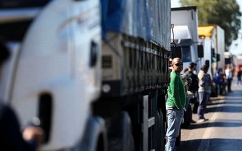 Sérgio Reis faz ameaças com a anunciada greve dos caminhoneiros