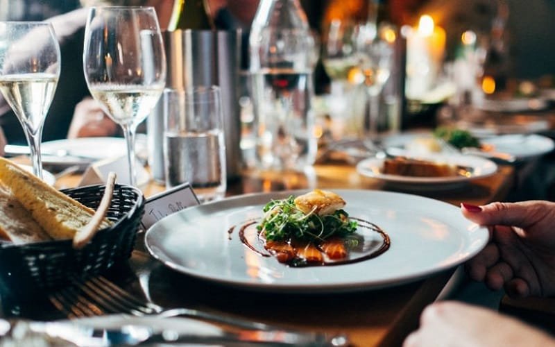 Em tempos de pix, “dia do pendura” coisa do passado