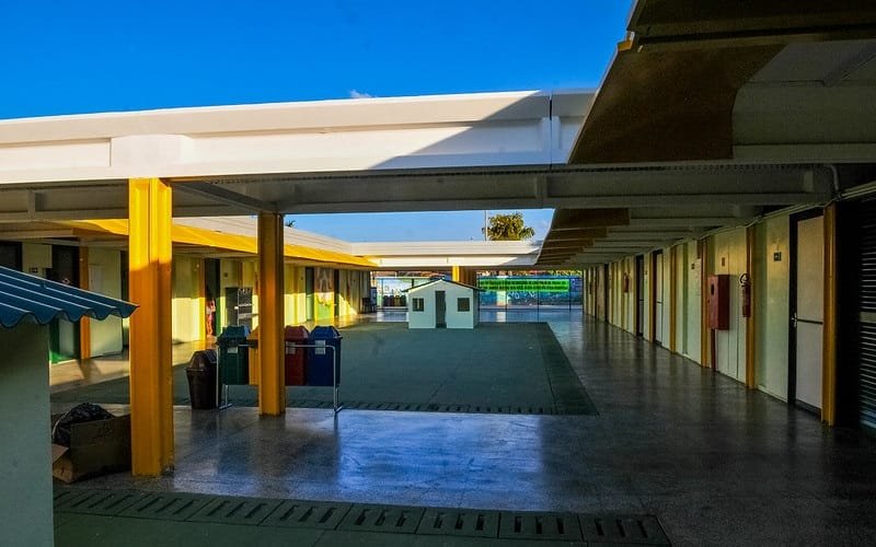 Alunos do Ensino Médio retornam às salas nesta segunda-feira