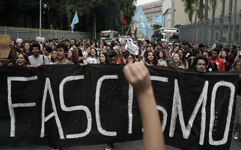 Terceira via do Fascismo: viramos hominídeos