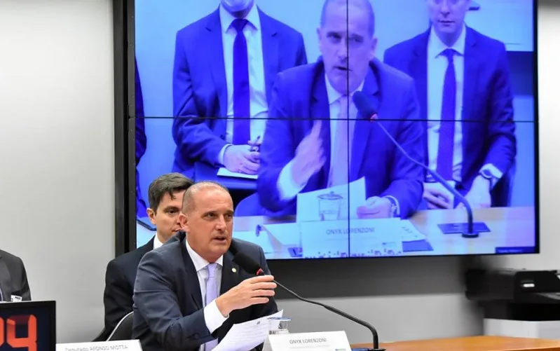 Relatório paralelo quer indiciamento de Bolsonaro