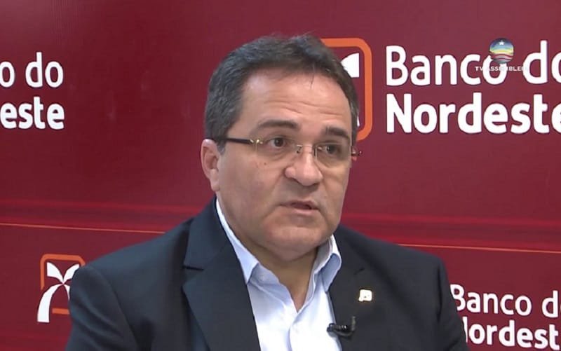 Costa Neto pede a cabeça e Bolsonaro demite presidente de banco