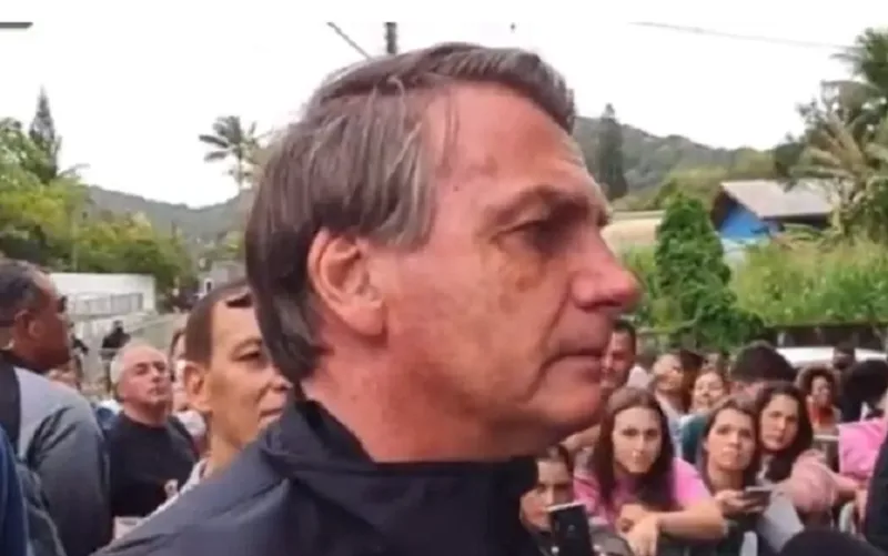 Bolsonaro admite que tentou violar a tornozeleira