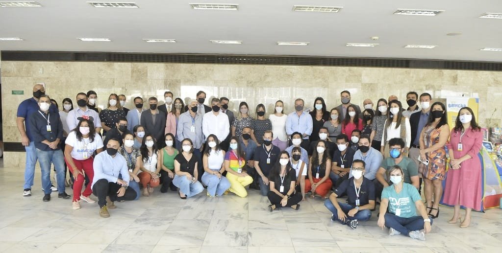 Equipe que trabalho no Drive-thru de Doações da campanha Vem Brincar Comigo/Geovana Albuquerque/Agência Brasília