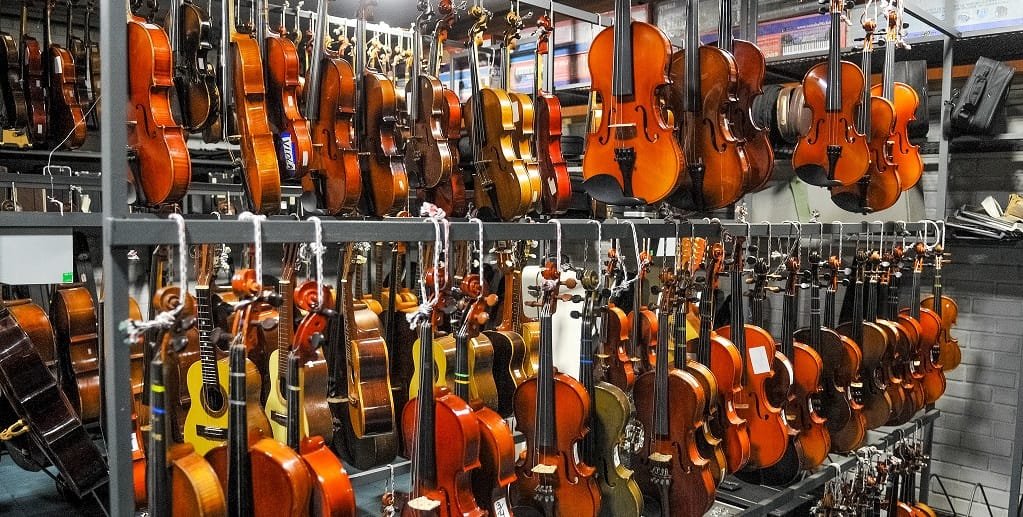 Instrumentos da Escola de Música de Brasília, que recomeça com as aulas presenciais em março/Joel Rodrigues/Agência Brasília