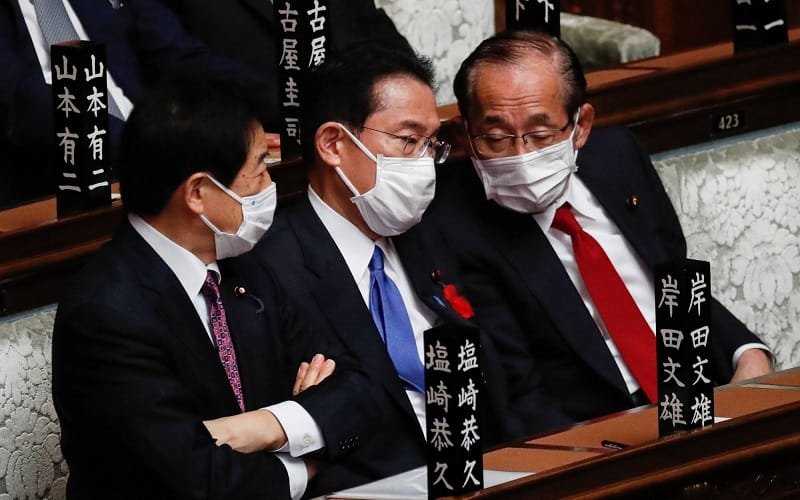 Japão dobra investimento militar em nova estratégica de segurança