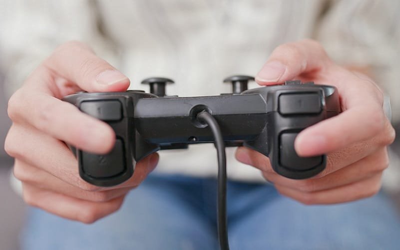 Menos impostos para games X distribuição gratuita de absorventes