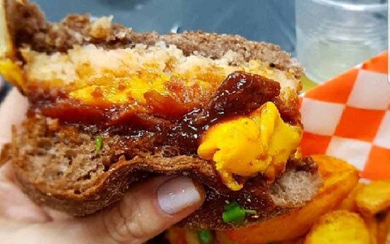 Comida hamburguer com camarão DF Misto Brasília