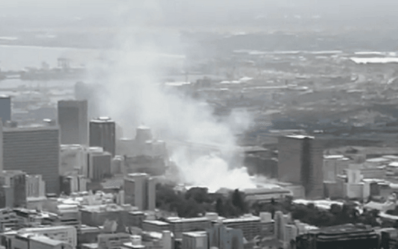 Incêndio queima Parlamento sul-africano na Cidade do Cabo