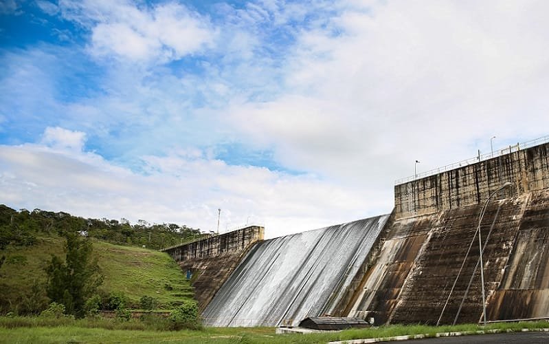 Barragem do Descoberto vertendo DF Misto Brasília