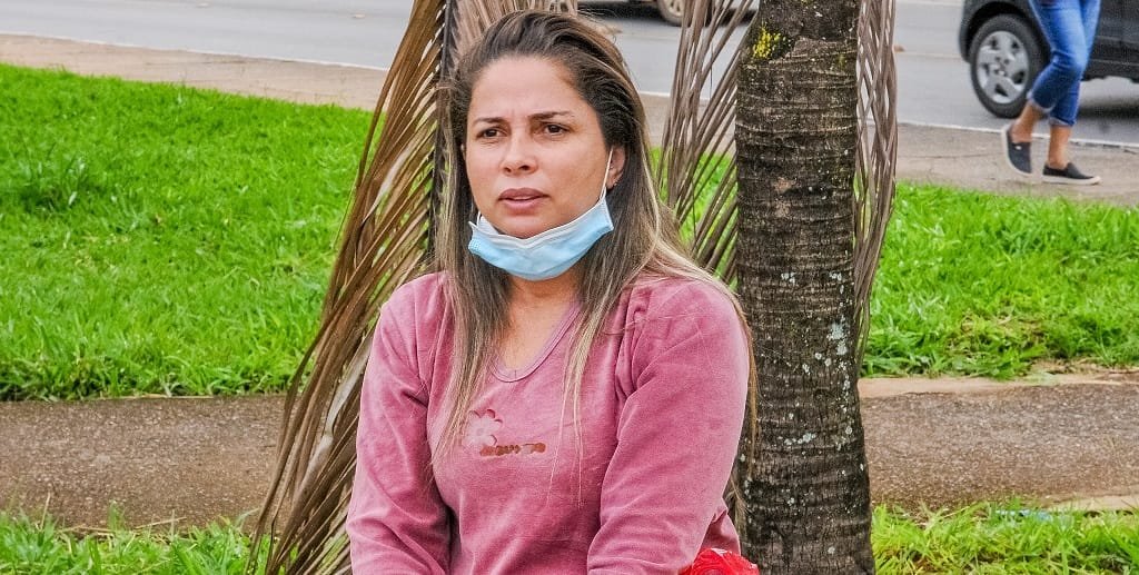 Gilnaria Miranda está acompanhando a reforma de parquinhos e áreas de lazer na região administrativa da Candangolândia/Joel Rodrigues/Agência Brasília