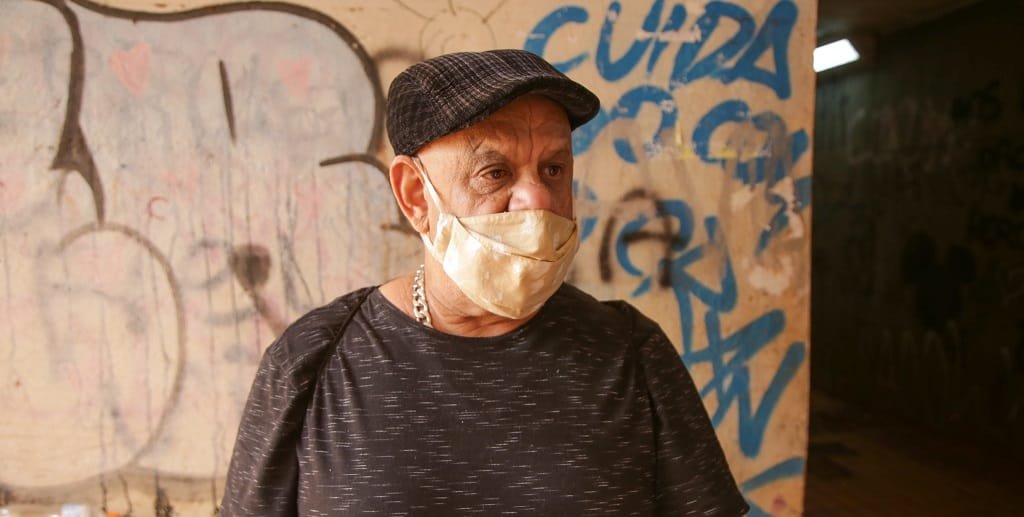 Rildoaldo Santana usa as passagens subterrâneas do Eixão que devem ser reformadas/Tony Oliveira/Agência Brasília