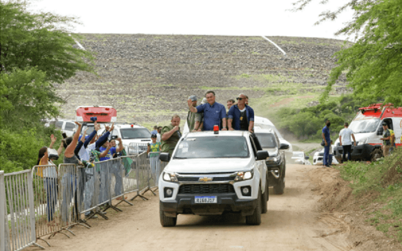 Lula ajusta discurso e Bolsonaro ataca petista e FHC
