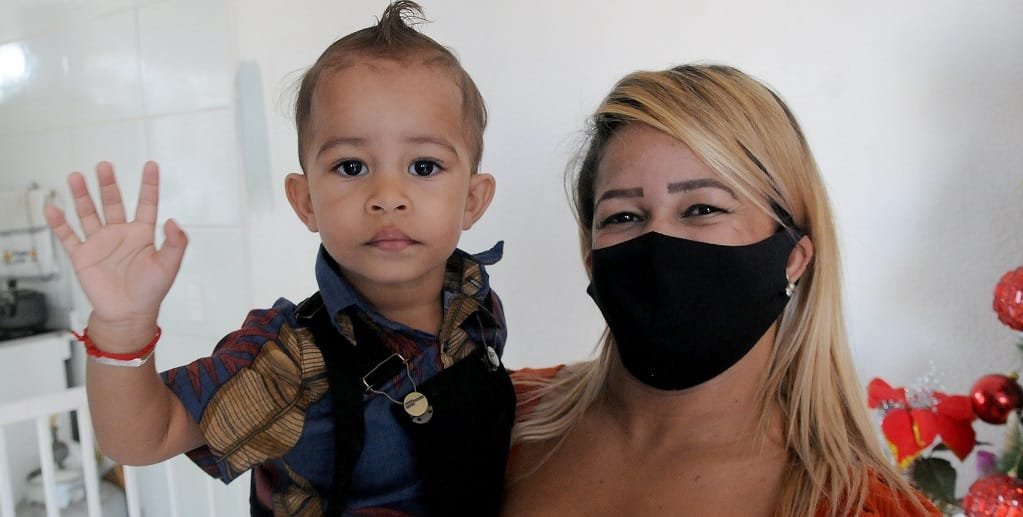 Jaqueline e o filho Miguel, no Criança Feliz Brasiliense, que atende crianças da primeira infância/Lúcio Bernardo Jr/Agência Brasília
