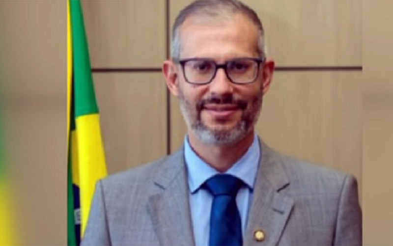 Secretário-executivo vai responder pelo Ministério da Educação