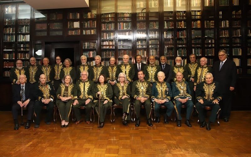 Fernanda Montenegro assume cadeira na ABL