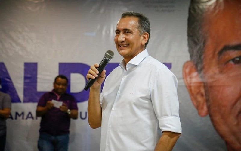 Helicóptero de governador faz pouso de emergência