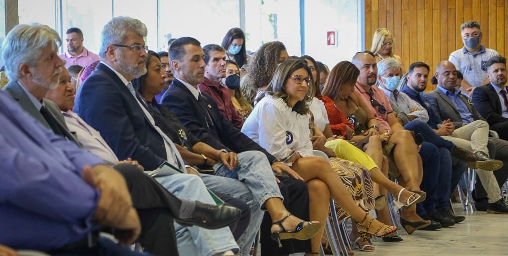 Assessores e secretários durante a solenidade de lançamento do serviço que passa a receber pedidos do contribuinte pela internet/Renato Alves/Agência Brasília