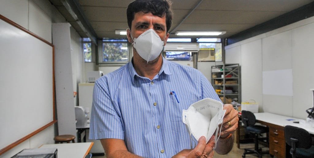 Mário Rosa é professor da UnB que participou das pesquisas da máscara que inativa o coronavírus/Joel Rodrigues/Agência Brasília