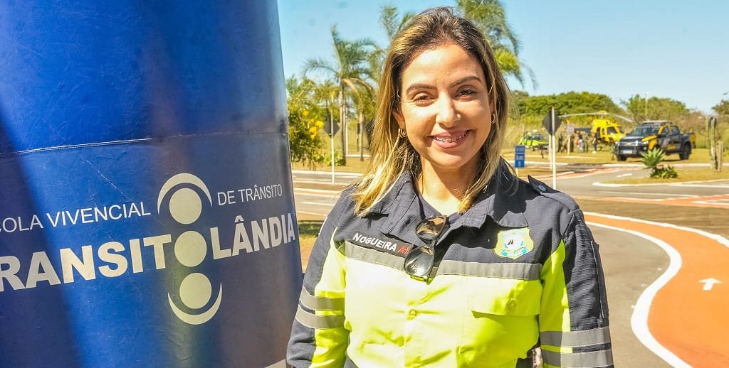 Josiane Nogueira é agente de trânsito e esteve presente na ação do Maio Amarelo para redução de acidentes n trânsito/Renato Araújo/Agência Brasília