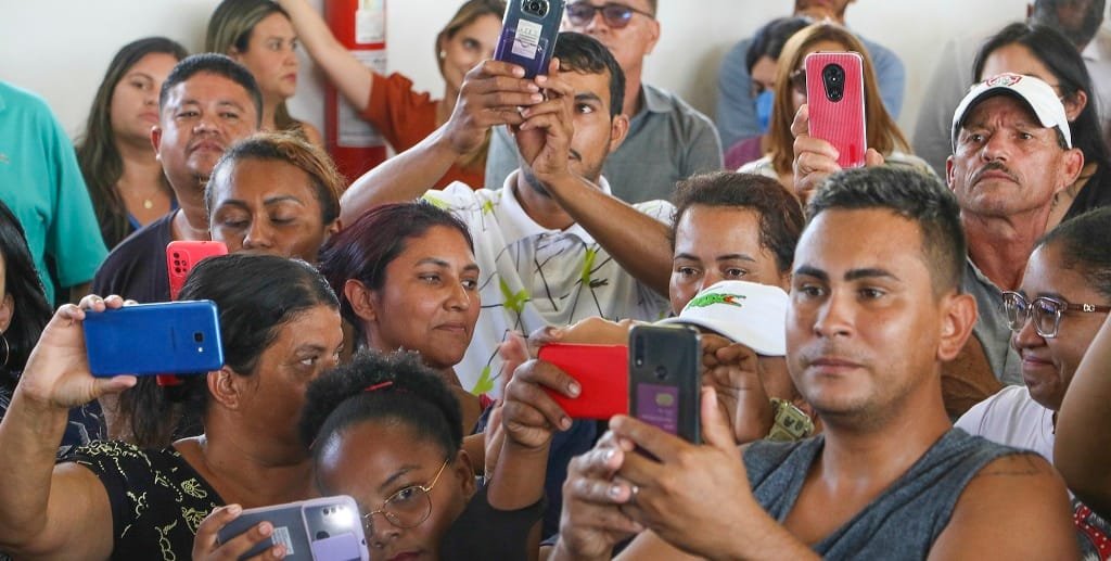 Moradores do Morro do Sabão durante a solenidade que confirmou a retirada de 79 famílias para locais legalizados/Renato Alves/Agência Brasília