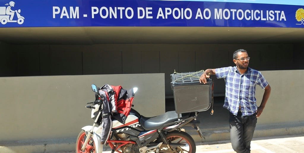 Cresiston Almeida foi conferir o ponto de apoio para os motoboys no Lago Norte/Joel Rodrigues/Agência Brasília