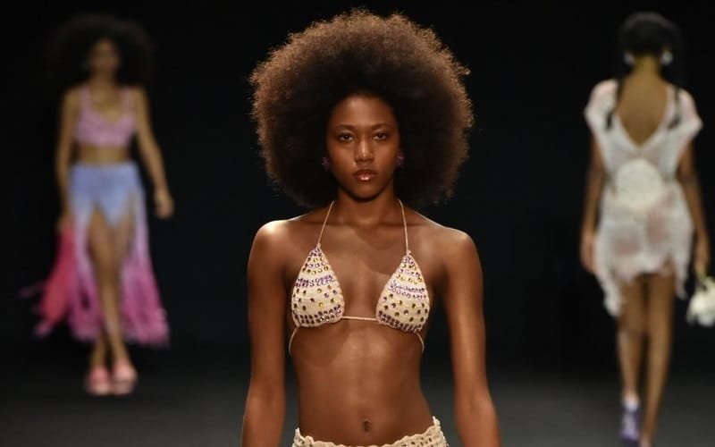 Desfile escolhe a beleza negra entre 57 modelos