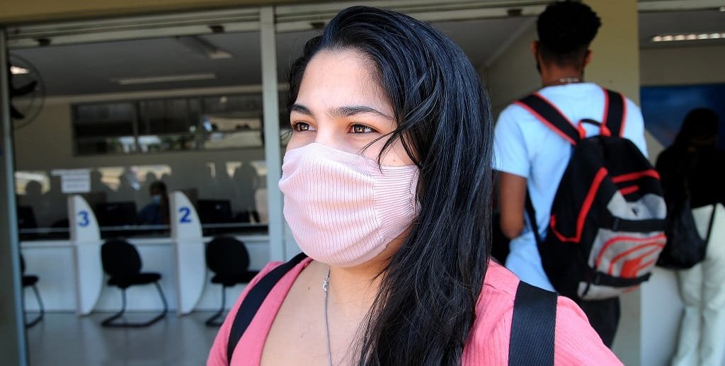 Sofia Galindo utiliza o passe livre estudantil, que registrou um aumento na utilização de 25% em abril/ Lúcio Bernardo Jr/Agência Brasília