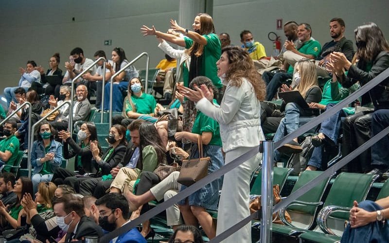 Projeto polêmico cria salário para advogado iniciante