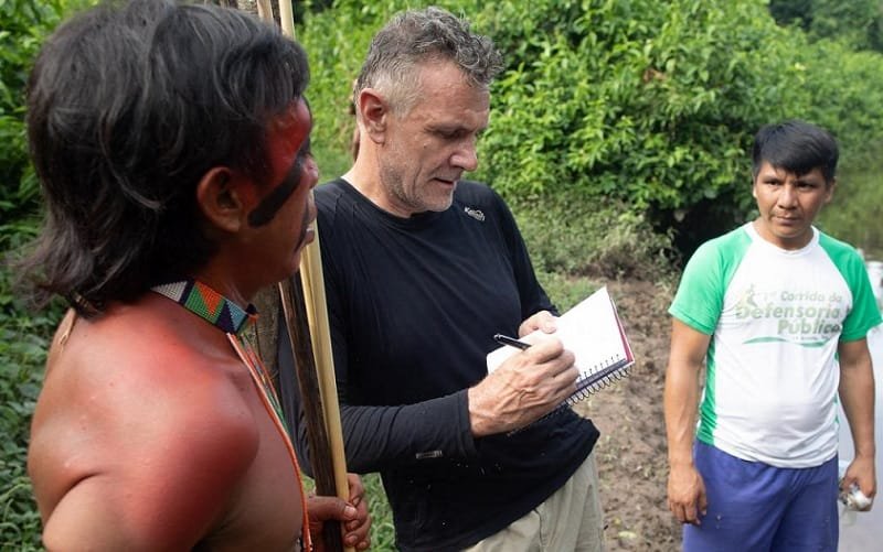 Sepultamento reúne familiares do jornalista Dom Phillips