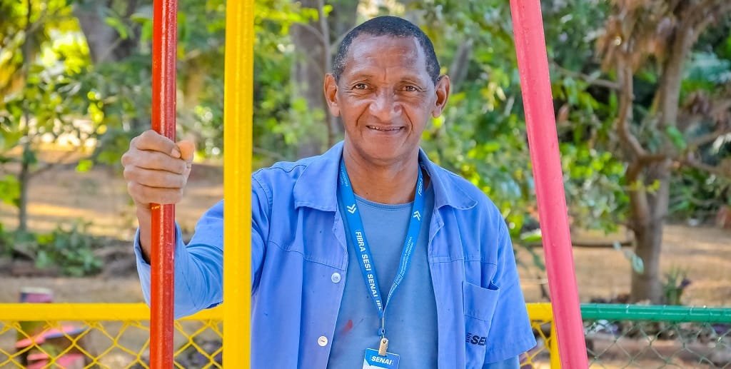 Carlos Alves trabalha como instrutor do programa de capacitação profissional Renova DF/Renato Araújo/Agência Brasília