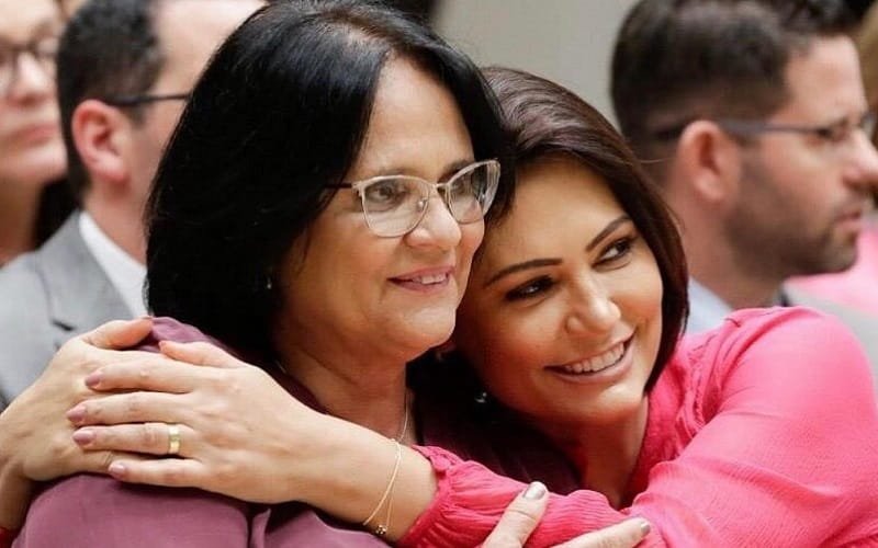 Afastada do acordo com Ibaneis, Damares é internada para checkup