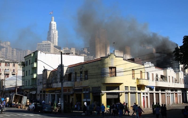 Quase dois dias para combater incêndio em São Paulo