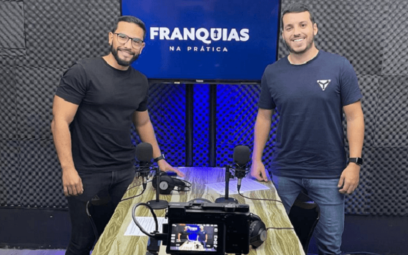 Empresário lança podcast para ajudar nas franquias