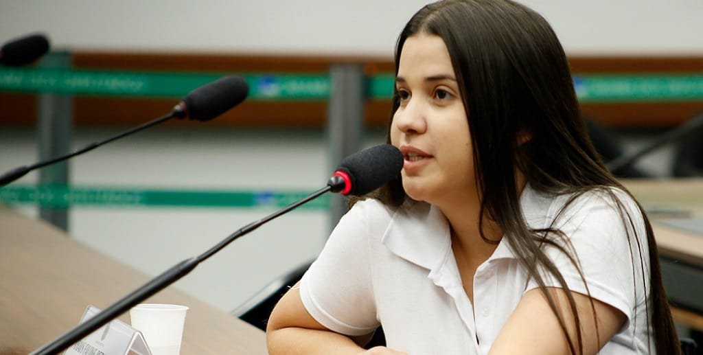 Thais Falcone Bernardes é a representante da União Nacional dos Estudantes em audiência pública na Câmara/Elaine Menke/Câmara dos Deputados