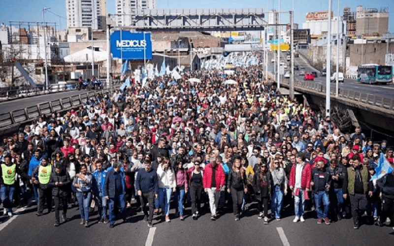 Manifestações ocorrem na Argentina após atentado