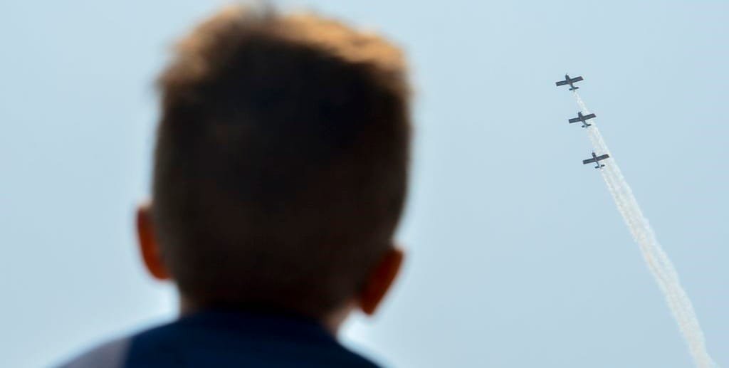 Aviões fazem manobras aéreas sob o olhar do público no Portões Abertos da Força Aérea Brasília/Marcelo Casal Júnior/Agência Brasil