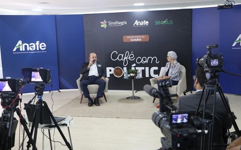 Ibaneis promete reajuste salarial para os servidores