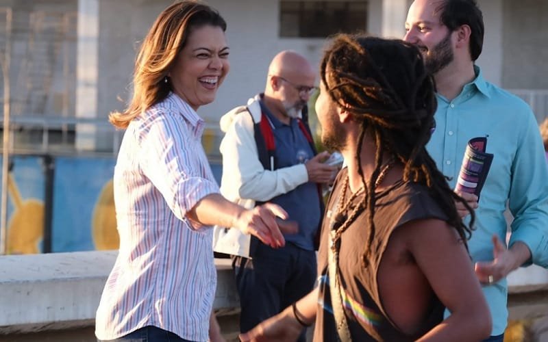 Leila Barros promete criar 30 mil vagas para educação infantil