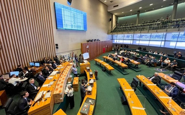 Da renovação progressista ao avanço conservador na CLDF