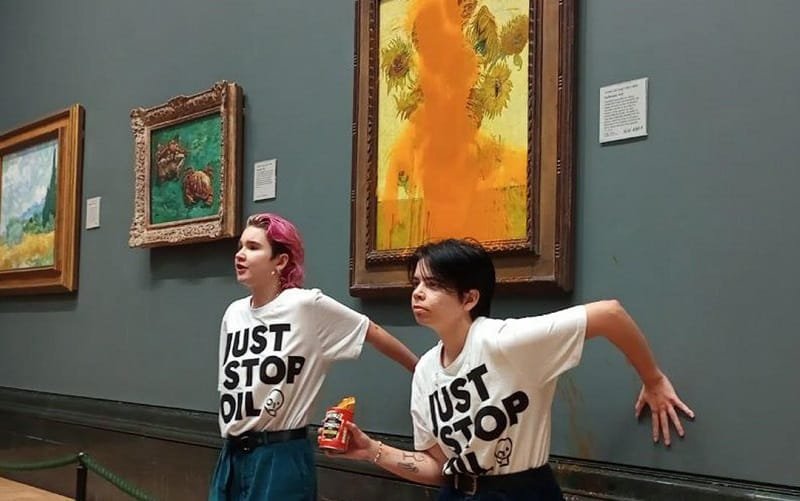 Ativistas dizem que são inocentes após pichar quadro de Van Gogh