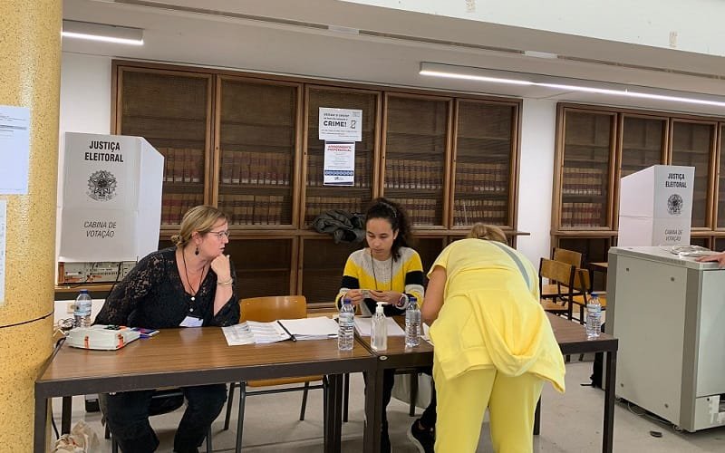 Votação no exterior foi encerrada em quatro países