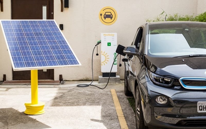 Carro elétrico abastecimento Misto Brasília