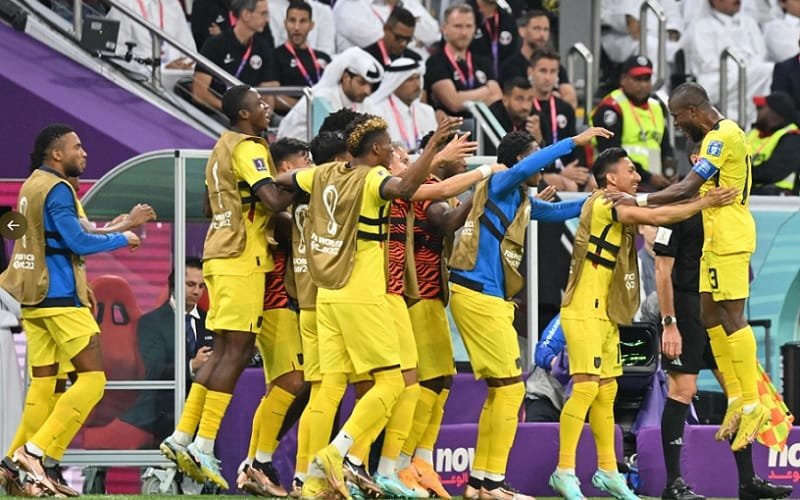Equador vence Catar e tem gol histórico de pênalti na Copa