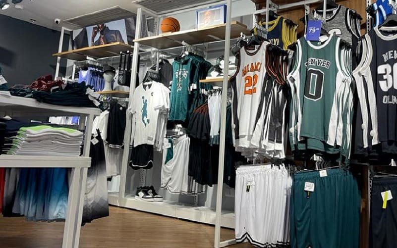 Marca esportiva começa a vender artigos no Conjunto Nacional