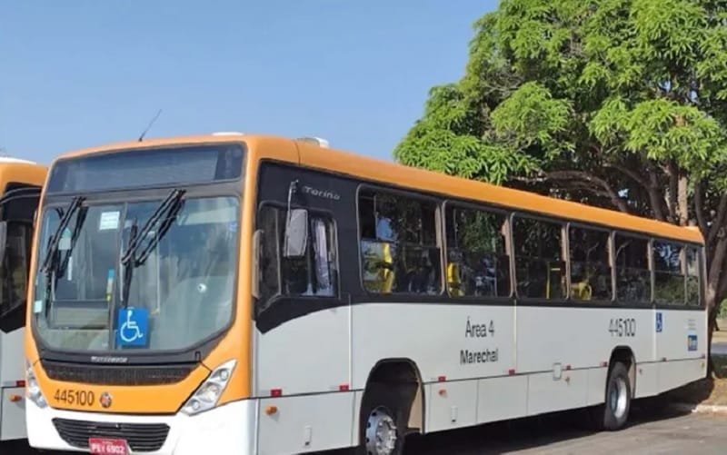 Marechal está sem combustível e passageiros ficam nas paradas