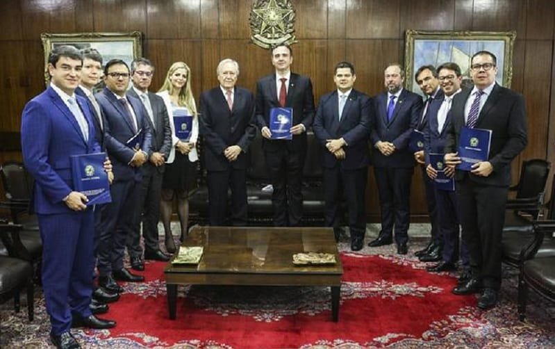 Comissão entrega anteprojeto da Lei do Impeachment