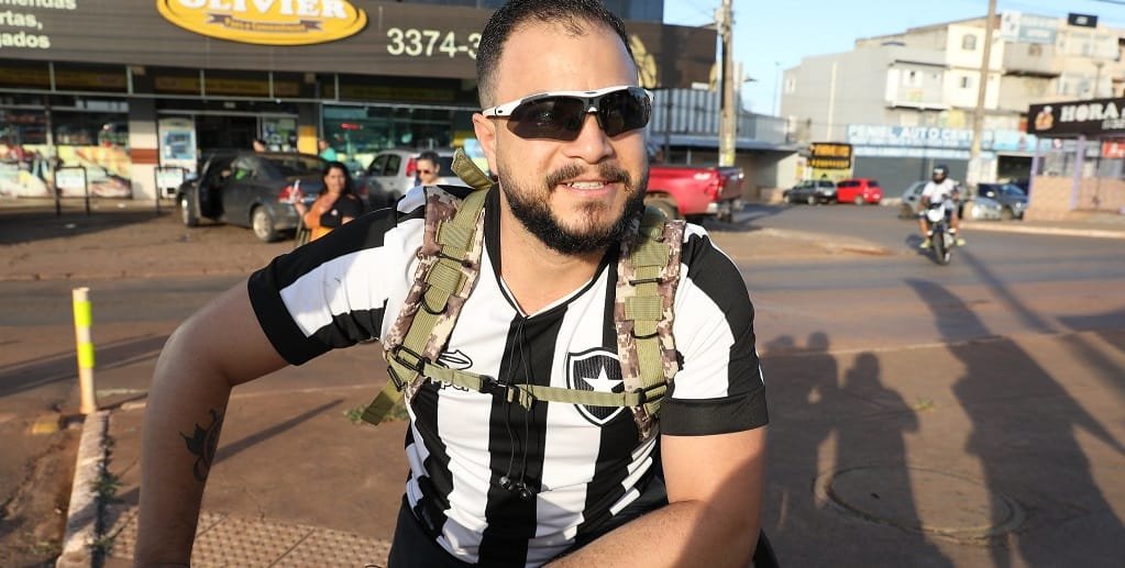 Felipe Drummond foi conferir a campanha do Detran a favor do respeito da faixa de pedestre/Paulo H. Carvalho/Agência Brasília